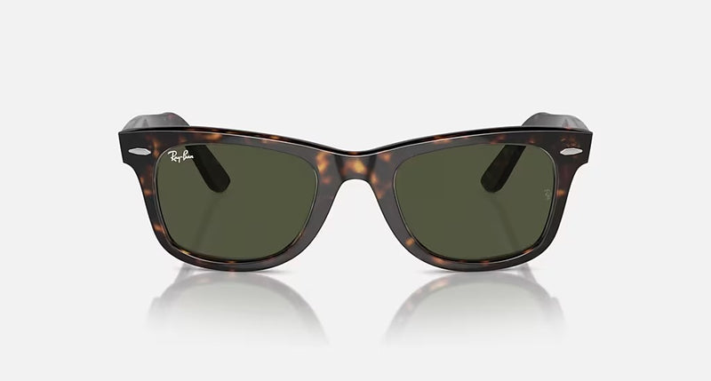 Ray-Ban Wayfarer Classic sunglasses in various colors with polarized and gradient lenses, featuring acetate frames and iconic logo.